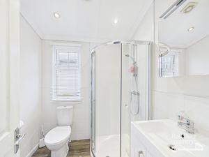 Ensuite- click for photo gallery